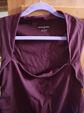Banana Republic Women's Sleeveless Tank Top in Burgundy